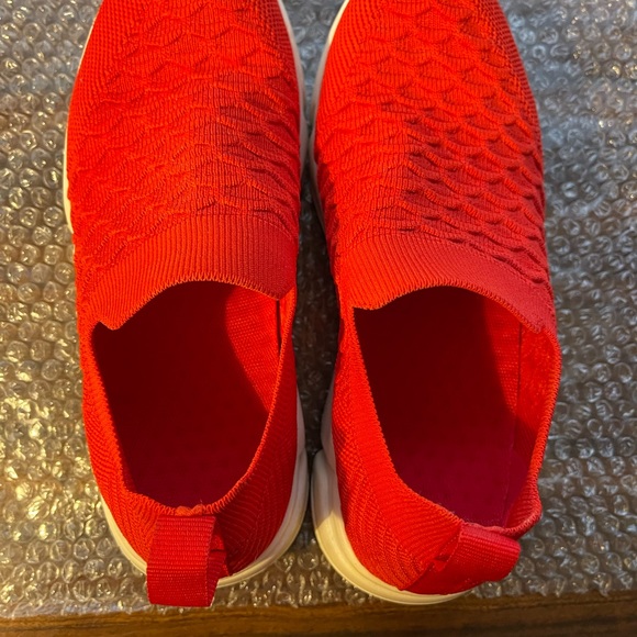 Red knit shoes - Picture 8 of 10